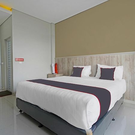 Capital O 1898 Louise Place Cianjur Exterior photo