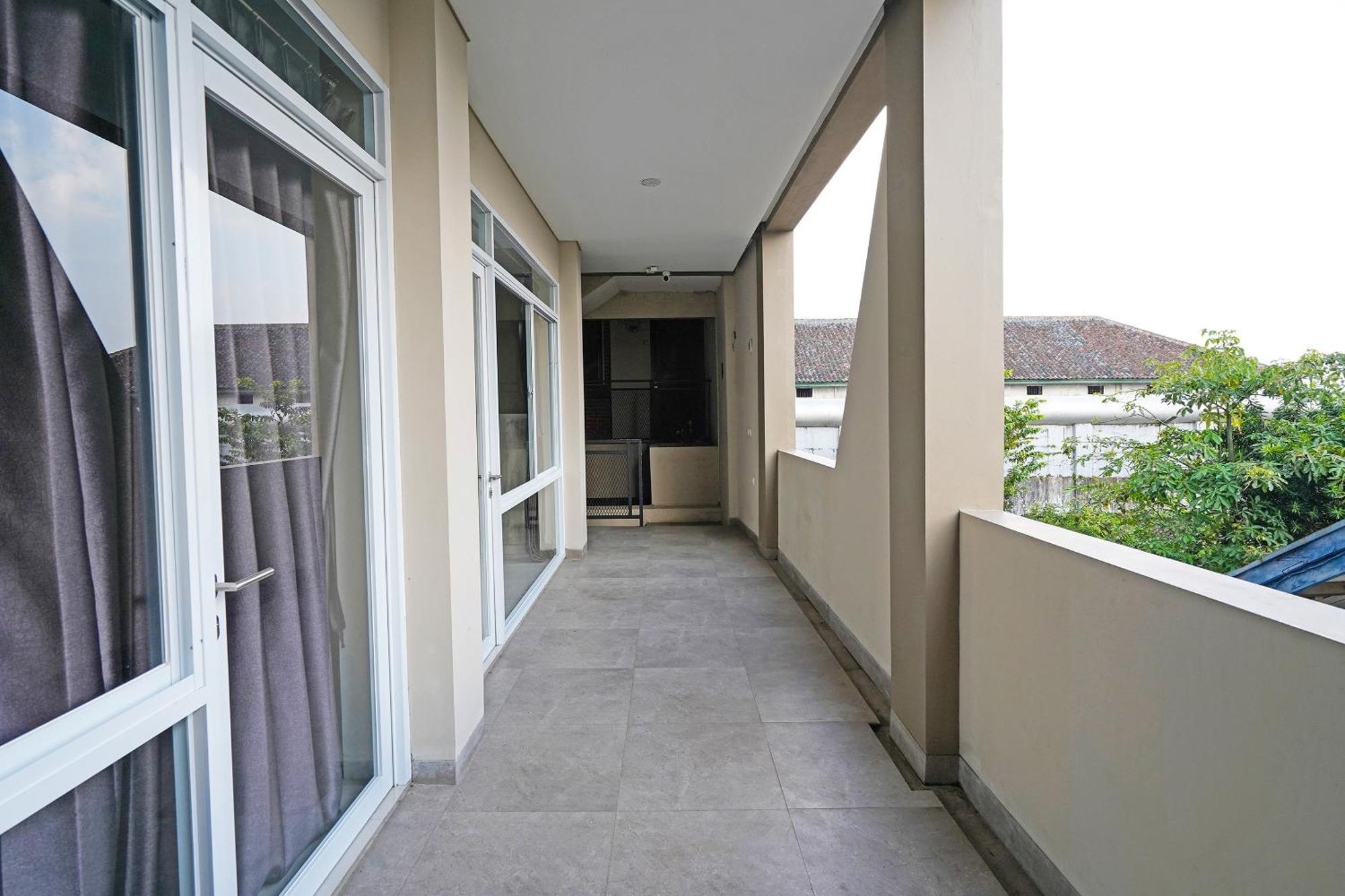 Capital O 1898 Louise Place Cianjur Exterior photo