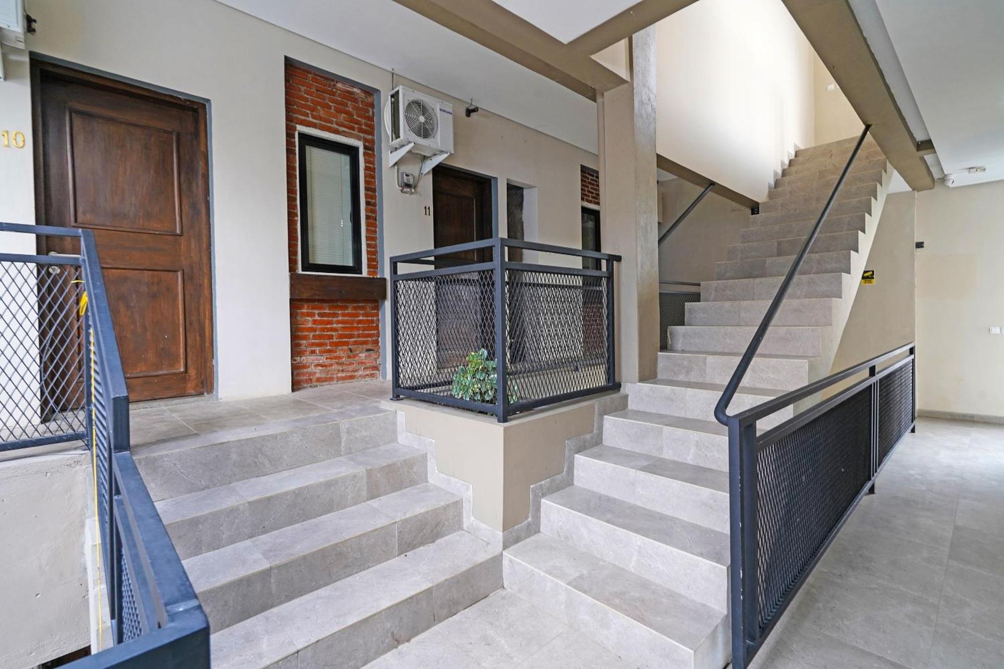 Capital O 1898 Louise Place Cianjur Exterior photo