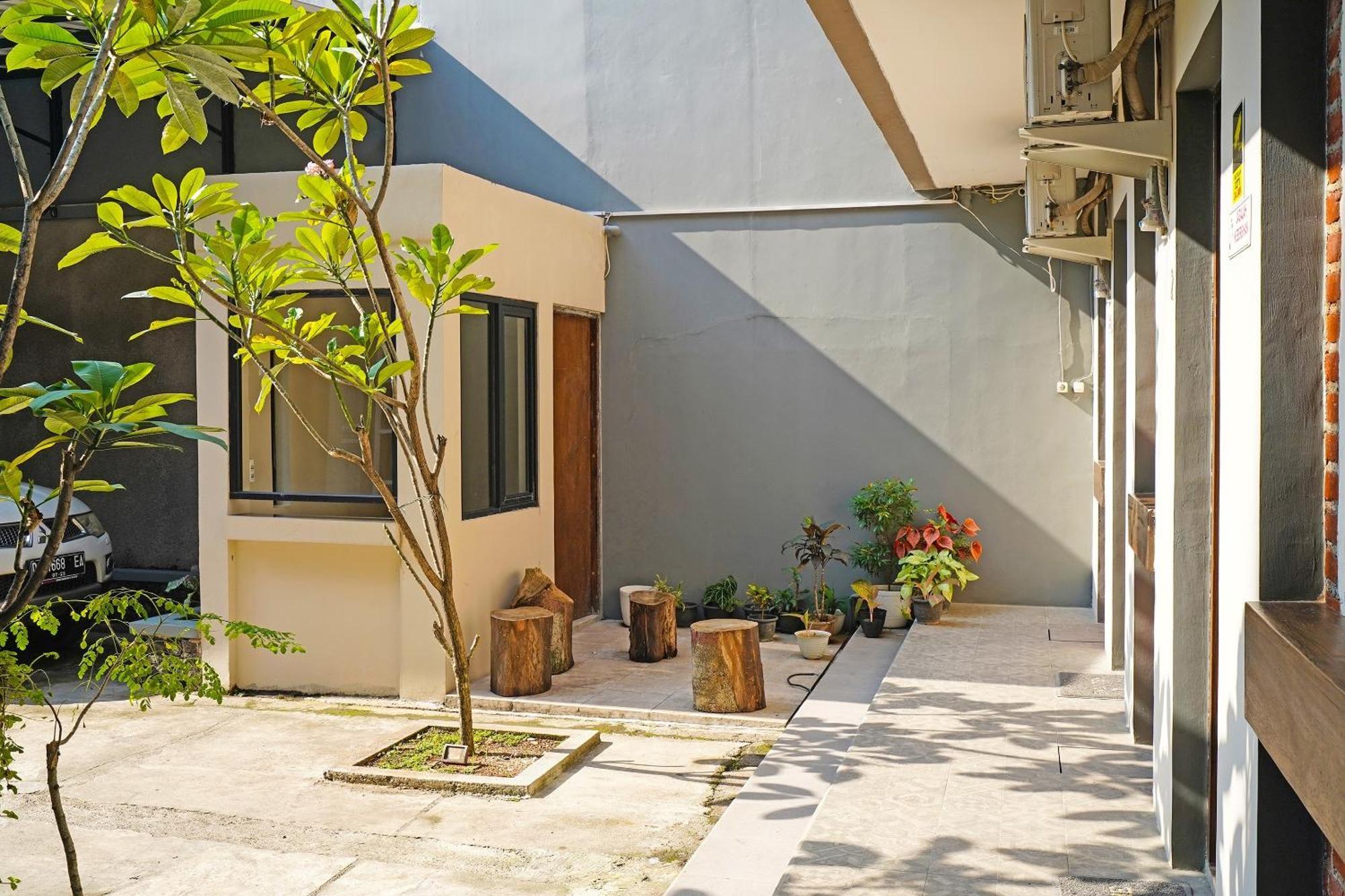 Capital O 1898 Louise Place Cianjur Exterior photo
